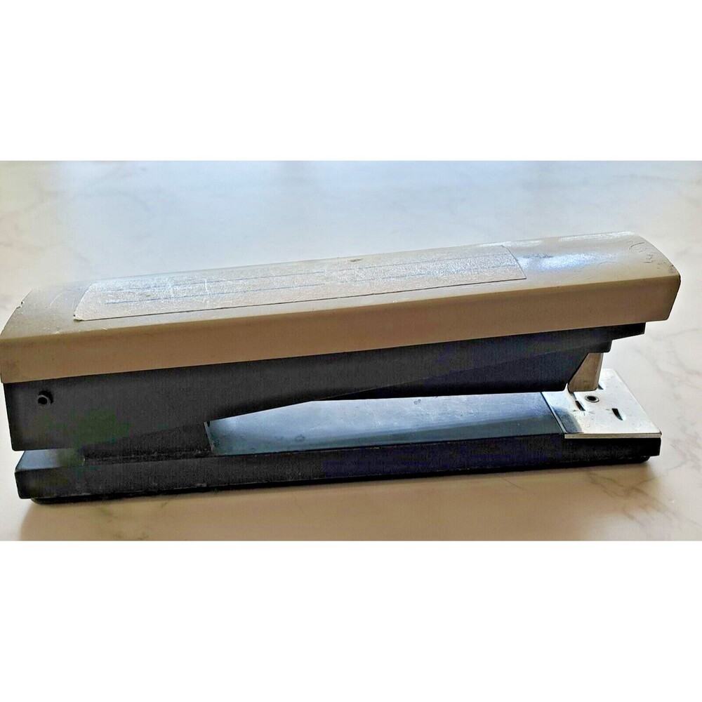 ACCO 30 Desk Stapler Heavy Duty Durable Metal Retro Opens Flat Black Tan Vintage
